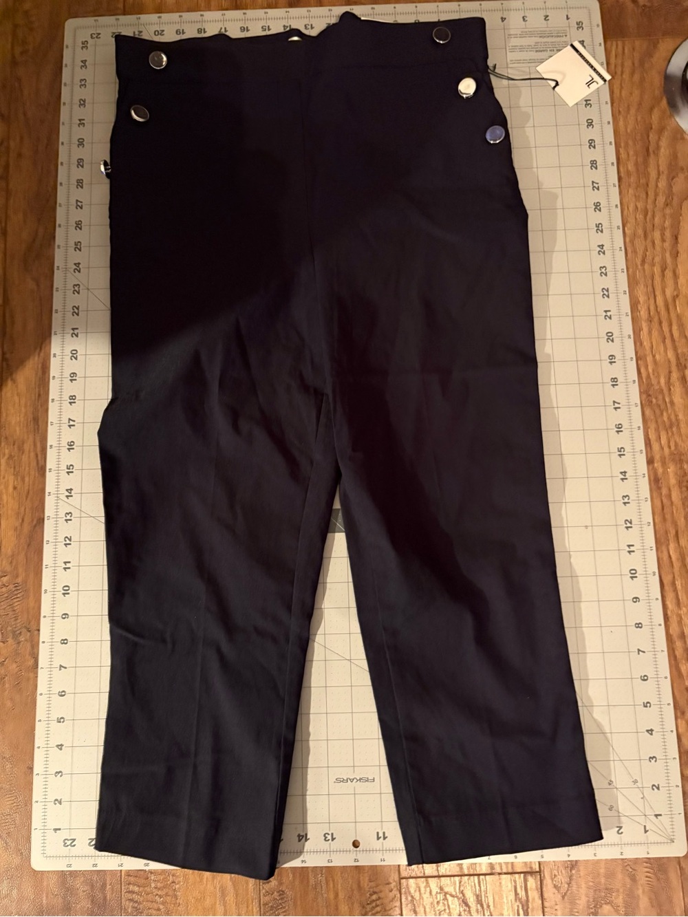 Jules & Leopold Navy Cropped Button-Accent Pants